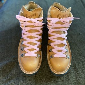 Danner Women’s Mountain Light Cascade Boots